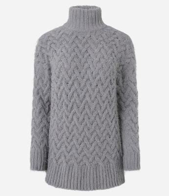 Suéter em Tricô com Gola Alta e Pelinhos