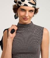 Blusa Texturizada com Golinha Alta - 3