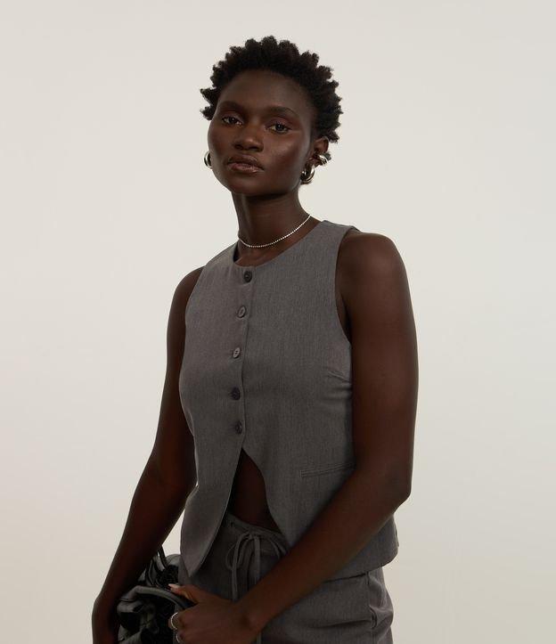 Colete Alongado em Alfaiataria com Botões e Abertura Frontal - 2