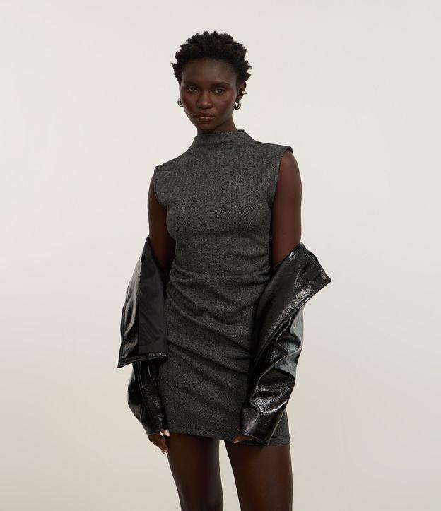 Vestido Curto em Jacquard Espinha de Peixe e Golinha Alta - 2