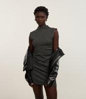 Vestido Curto em Jacquard Espinha de Peixe e Golinha Alta - 2