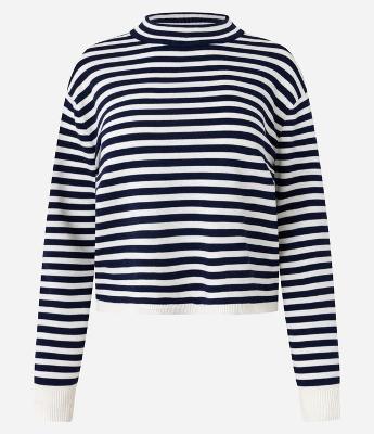 Blusa Listrada em Tricô com Gola Redonda