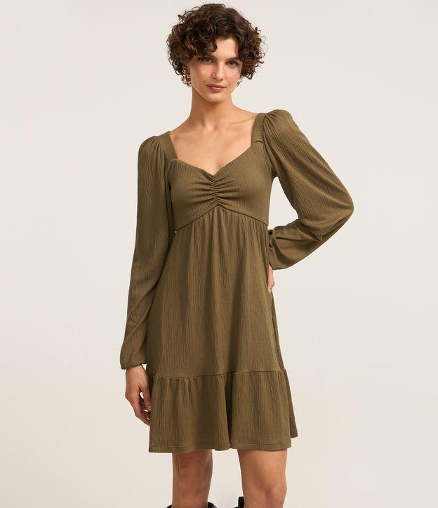 Vestido Curto Texturizado com Decote Coração - 2