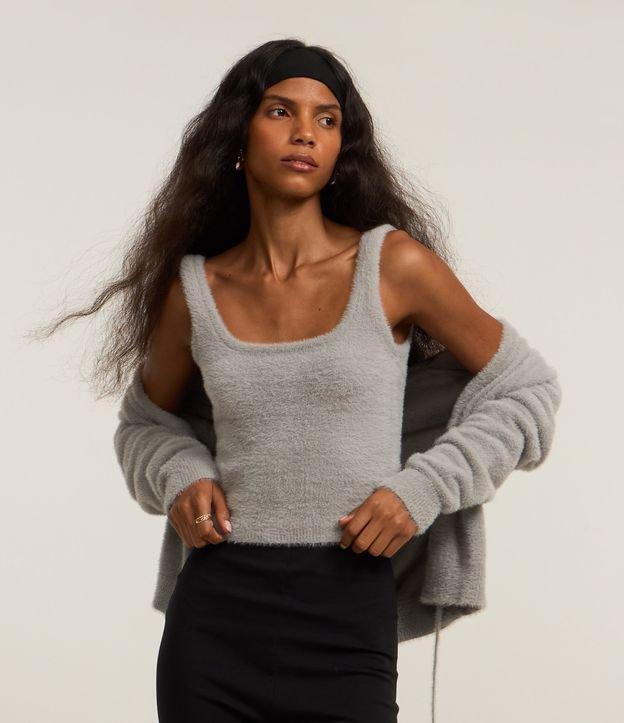 Regata Cropped em Tricô com Pelinhos - 2