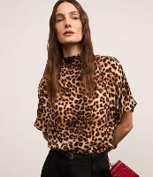 Blusa em Crepe com Gola Alta e Estampa Onça - 2