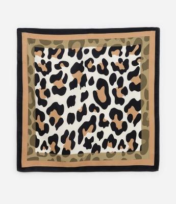 Lenço Quadrado Acetinado Estampado Animal Print Onça