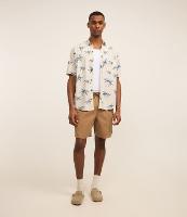 Camisa Relaxed com Estampa de Coqueiros e Bolso - 2