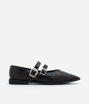 Sapatilha Western em PU com Recortes e Detalhes Pespontados
