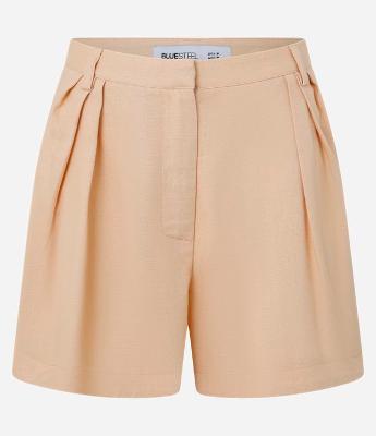 Short Curto em Crepe com Preguinhas Laterais