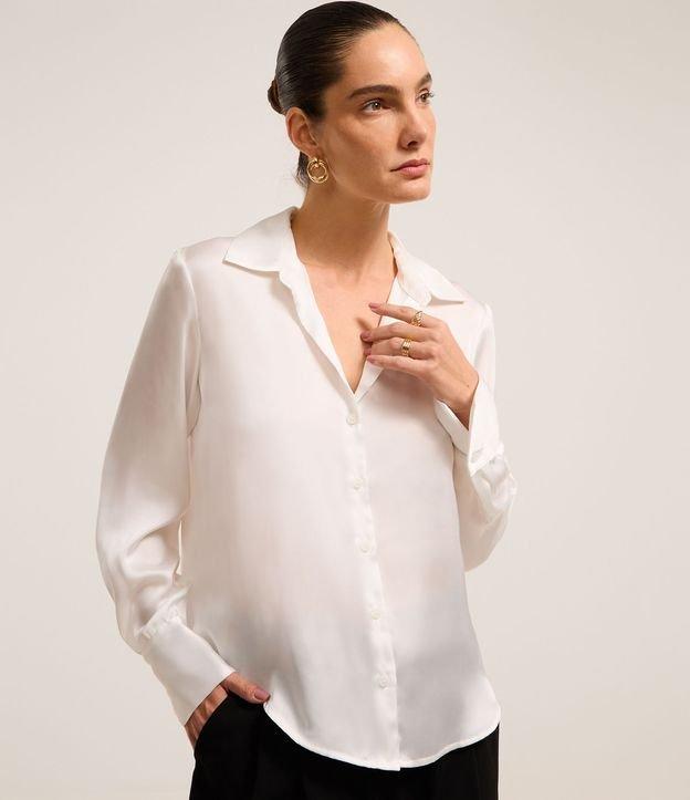 Camisa Acetinada com Caimento Leve e Manga Longa - 3