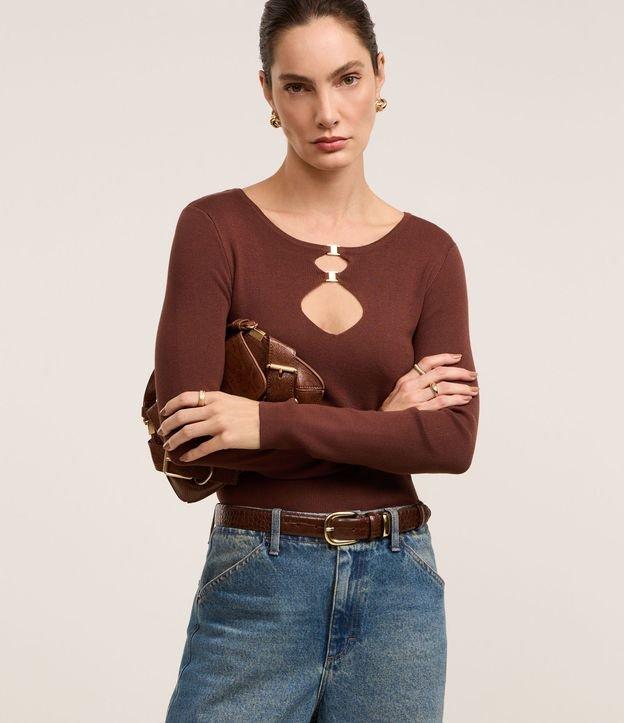 Blusa em Viscose com Vazados e Fivelas no Busto - 2