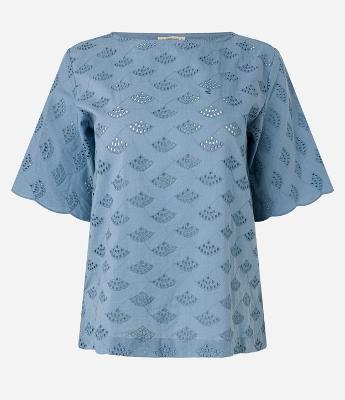 Blusa em Laise com Bordados Vazados de Leques