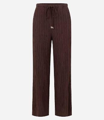 Calça Reta Fluida em Chiffon Texturizado