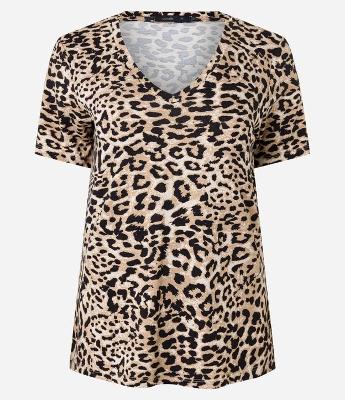 Blusa em Viscose com Decote V e Estampa Onça