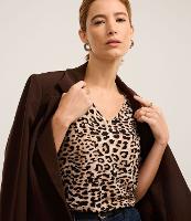 Blusa em Viscose com Decote V e Estampa Onça - 2