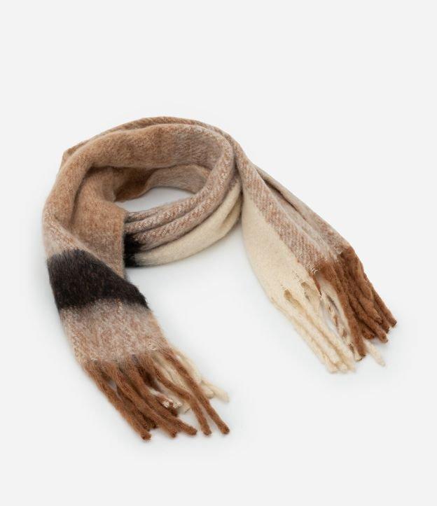 Cachecol em Fleece Pesado com Estampa Bloco de Cores e Franjas - 1