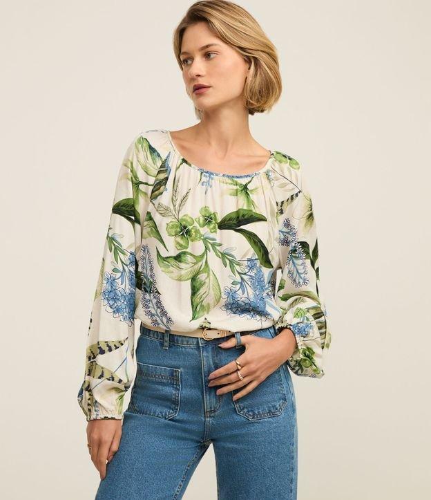 Blusa em Viscose com Decote Canoa e Estampa Floral - 2
