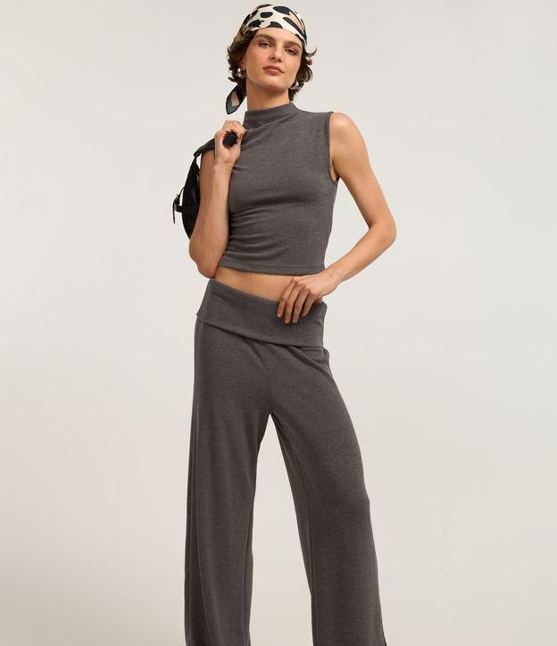 Calça Reta em Ana Ruga Texturizada e Pala Virada - 2