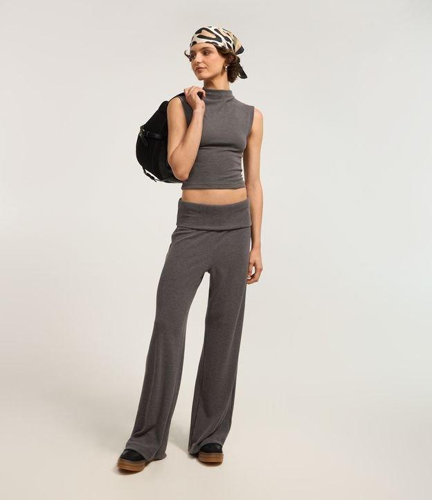 Calça Reta em Ana Ruga Texturizada e Pala Virada - 3