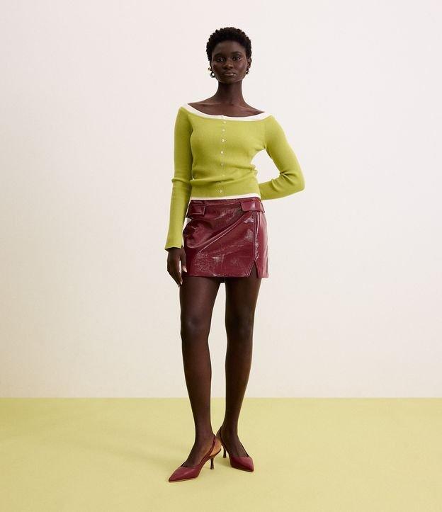 Saia Curta em PU com Lapelas e Fenda - 1