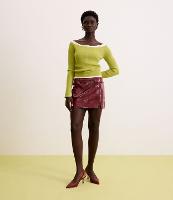 Saia Curta em PU com Lapelas e Fenda - 1