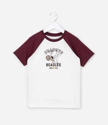 Camiseta Infantil com Cava Raglan e Estampa Snoopy - Tam 2 a 8 Anos