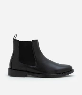 Bota em Material Sintético com Cano Médio