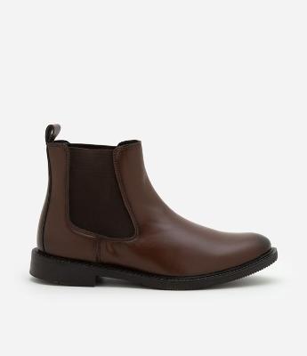 Bota em Material Sintético com Cano Médio