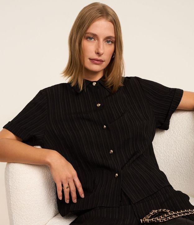 Camisa Texturizada em Viscose com Botões Diferenciados - 2