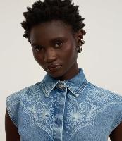 Camisa Cropped em Jeans com Botões e Arte em Laser - 1