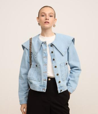 Jaqueta Trucker em Jeans com Gola Marinheiro e Bolsos