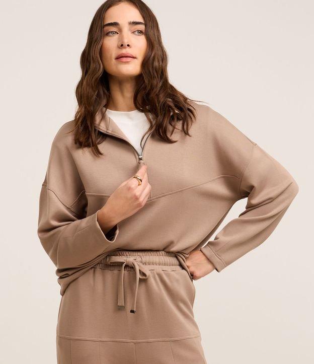 Blusa Comfort em Viscose com Gola Alta e Zíper - 2