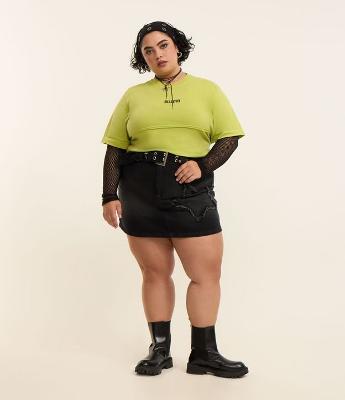 Saia Curta Jeans com Estrela e Cinto Curve & Plus Size