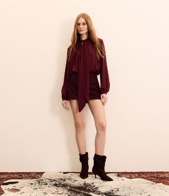 Saia Curta em Suedine com Cintura Média