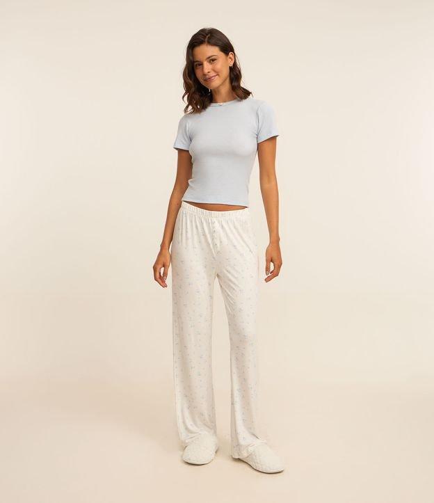 Pijama Longo em Ribana com Estampa Floral e Detalhe de Flor na Gola - 2
