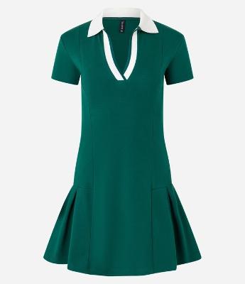 Vestido Curto Sportcore em Ribana com Gola Polo Contrastante