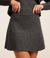 Saia Evasê Curta Canelada em Tricô com Elástico no Cós - 2