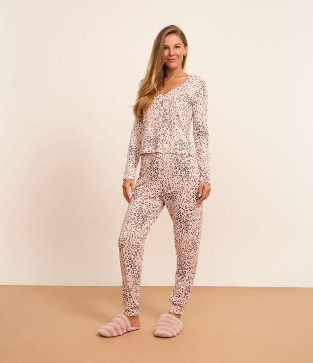 Pijama Longo em Peach Touch com Estampa Animal Print Onça e Botões - 2
