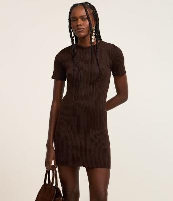 Vestido Curto em Tricô com Manga Curta
