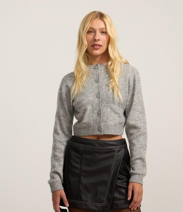 Cardigan Cropped em Tricô com Bolsinhos e Botões Frontais - 2