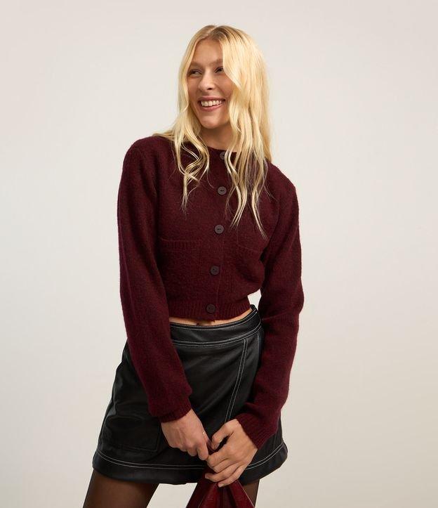 Cardigan Cropped em Tricô com Bolsinhos e Botões Frontais - 2
