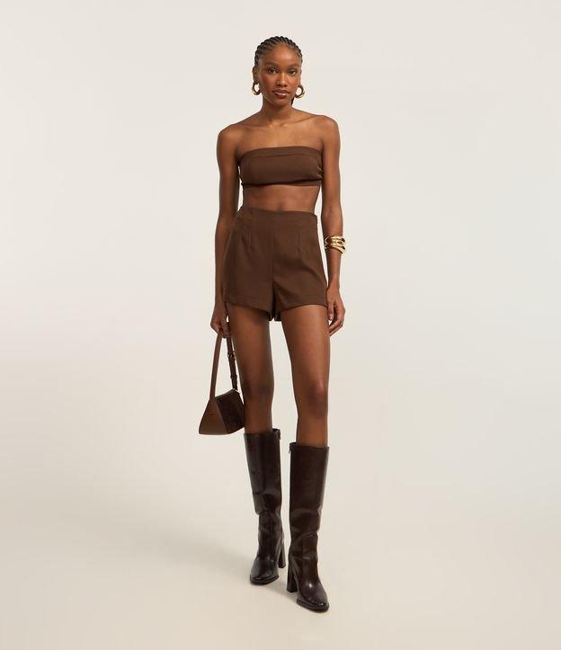 Short Curto em Alfaiataria com Pences - 2