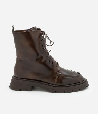 Bota Combat em PU com Cadarço e Bico Redondo