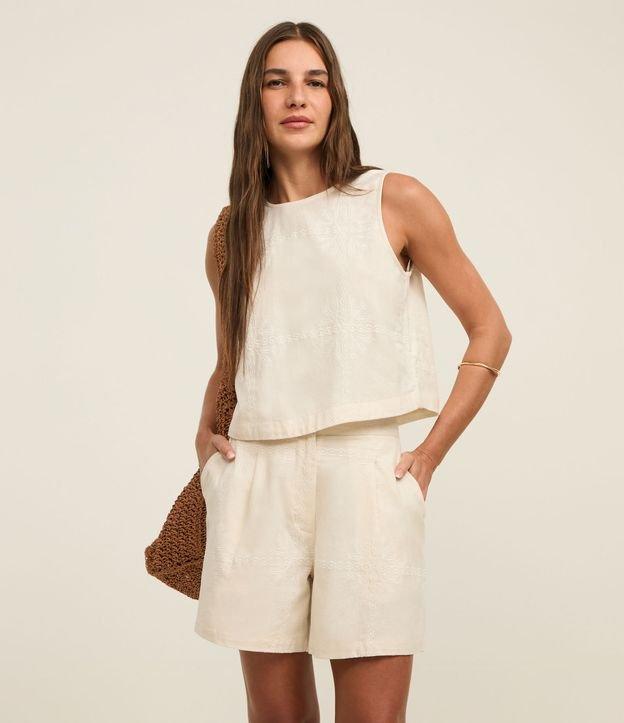 Short em Cambraia com Pregas e Bordados Arabescos - 2