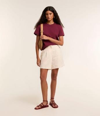 Short em Cambraia com Pregas e Bordados Arabescos