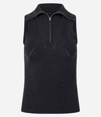 Blusa Texturizada em Tricô com Zíper na Gola Dobrável