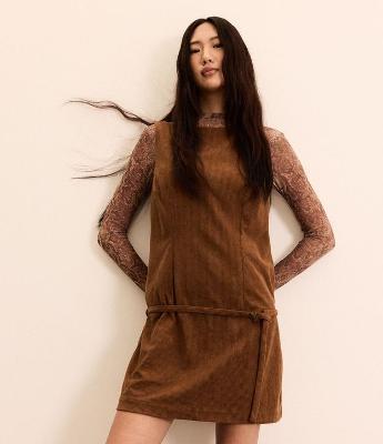 Vestido em Veludo Cotelê com Cinto