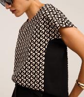 Blusa em Crepe com Contraste Lateral e Estampa Geométrica - 2