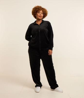 Calça Reta Esportiva em Plush Curve e Plus Size