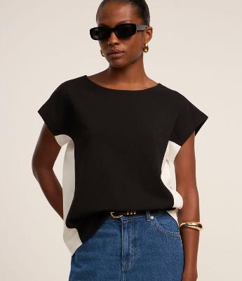 Blusa Manga Curta em Crepe com Laterais Contrastantes